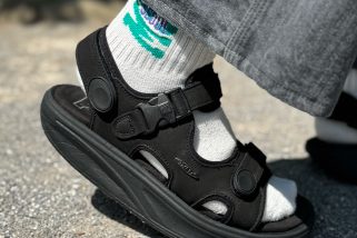 「歩くだけでトレーニングに⁉」中毒者急増中！オフィスでも街でも履ける“MBTのサンダル”をスタイリストが試してみた