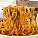 明星食品 明星 麺神 辛旨台湾まぜそば／麺神 台湾まぜそばは極太麺とそれに負けない濃厚ソースが特徴