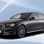 カタログモデルではオプションのパノラミックスライディングルーフや20インチAMGアルミホイールも標準装備