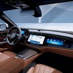 ボディ色「MANUFAKTURオパリスホワイトメタリック」には「トンカブラウン」の本革シートを設定