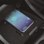 スマートフォンワイヤレスチャージャーなども装備