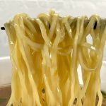 日清食品 「塩元帥 旨塩ラーメン」／麺はストレートノンフライ中太麺です
