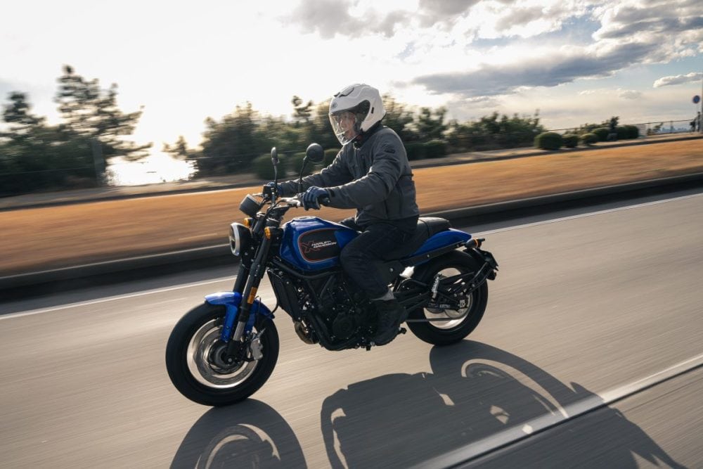 X500は、中速トルク豊かなパワートレインは幅広いライディングシーンで力強い走りを発揮