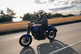 「ライトなハーレーに新色」気軽にバイクライフを楽しめる都市型ハーレーダビッドソン“Xシリーズ”にコズミックブルーが仲間入り
