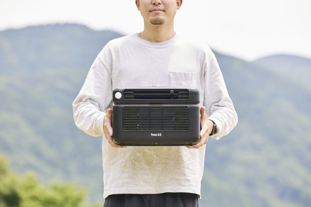 本体サイズ350×242×245㎜、重さ5.2㎏で、同程度のスペックの機種と比較して約58%（当社比）の軽量化