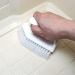 ニトリ ゴムの力で汚れを落とすバスブラシ(ホワイト)