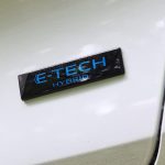 E-TECHとマイルドハイブリッドの外観上の違いはバッジの違いのみとなる