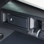 荷物を固定するのに便利なフックなど、細かな配慮がされているラゲッジまわりの装備
