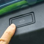 電動パワーゲートは全グレードに標準で、はさ込み防止機能も付いている