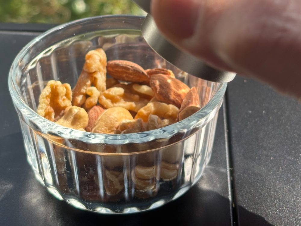 ドリンクだけでなく、ナッツ類のスモークも簡単にできます