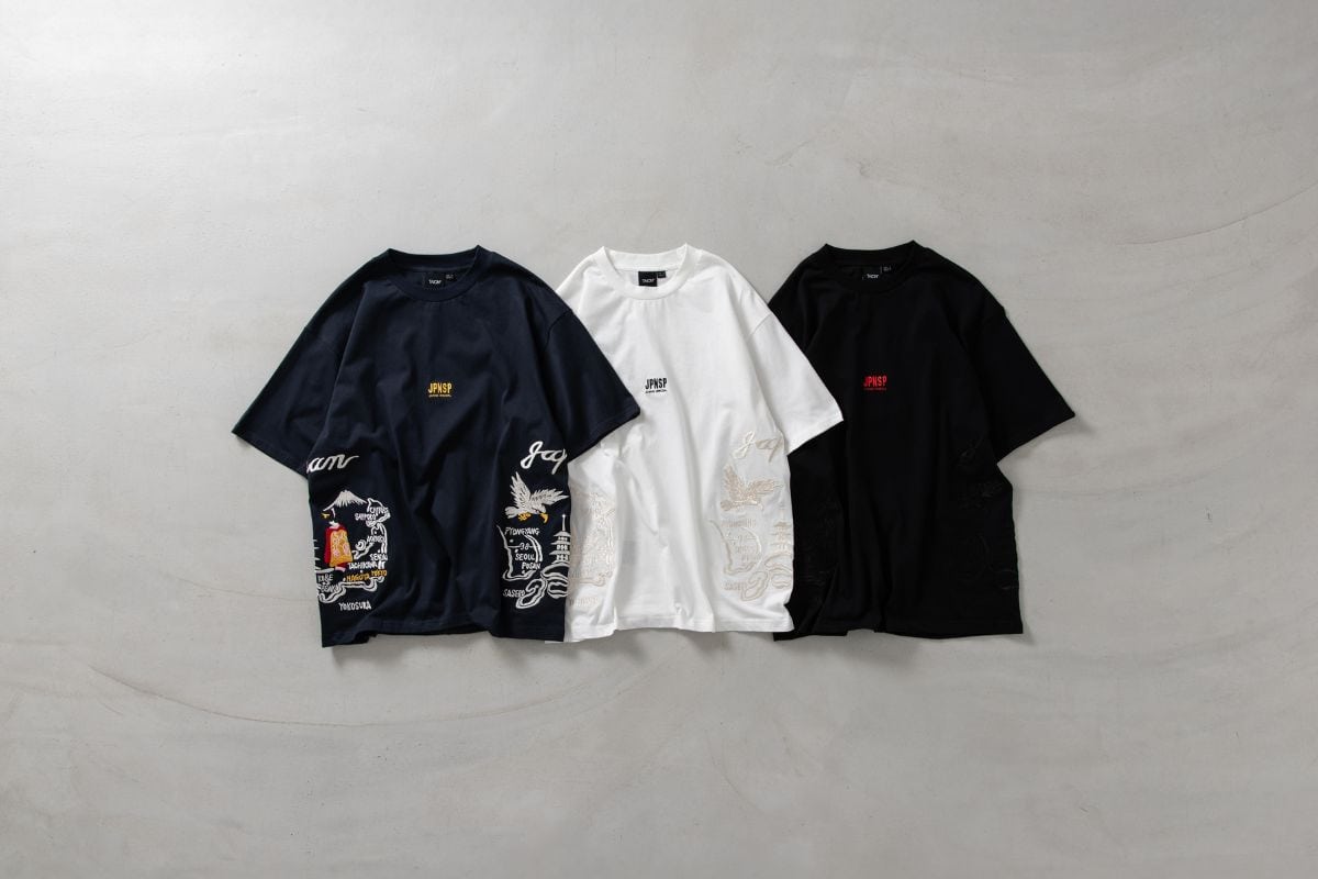タイオン「ジャパン 刺繍 Tシャツ」各￥4,950／3色展開（ダークネイビー、オフホワイト、ブラック）