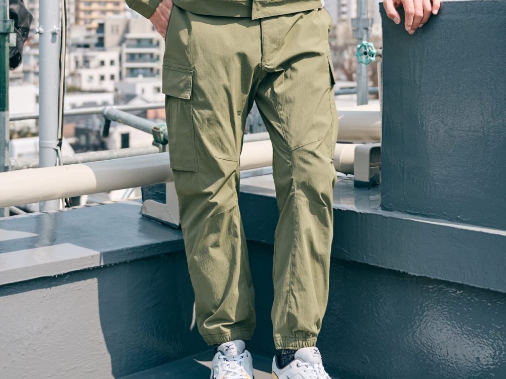 ミズノワーキングエヌ「ストレッチカーゴパンツ」￥23,100／3色展開（ブラック、カーキ、ベージュ）