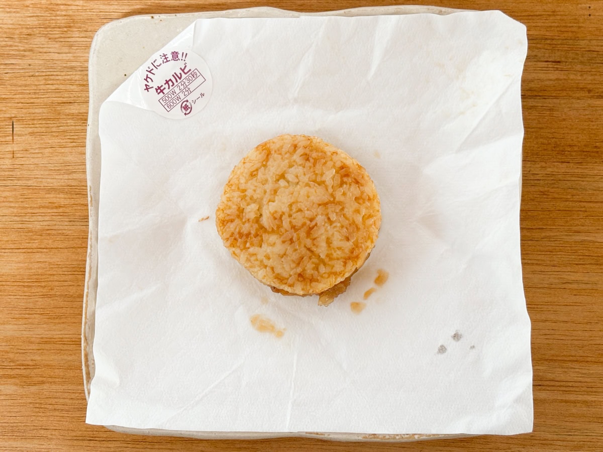 ライスバーガー牛カルビを食べてみるとカルビの味を強く感じます