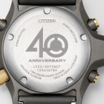 裏ぶたには40周年を記念するセンサー形状をモチーフにしたロゴマークの刻印がほどこされている