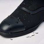 いずれも撥水加工を施したニット素材のアッパーはそのままに、メンズ向けのサイズ展開へと刷新されている