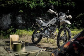 「旅好きライダーの冒険心を掻き立てる」アクティブにバイクライフを楽しむなら…カワサキの“KLX230 SHERPA”に注目
