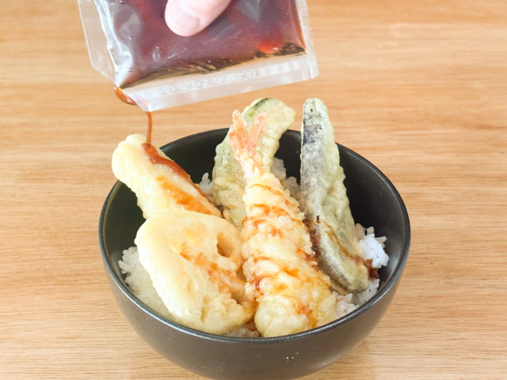 特製天丼タレが3袋付属しているので、ごはんさえ炊けば、家で手軽に天丼が作れるんです