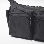マチ付きの大型ポケットを2つ用意