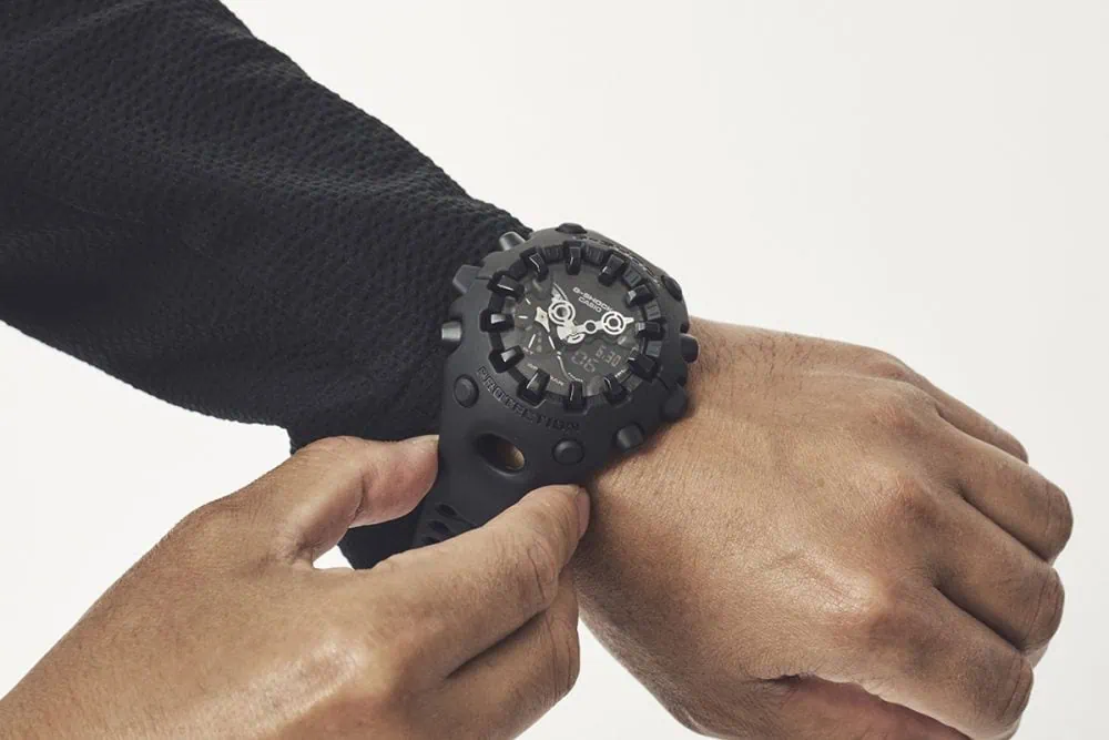 第2位　「こんなG-SHOCKありなの？」まるで生命体!? “斬新すぎるGA-V01”の機能とデザインに衝撃を受けた！／No.1モノ雑誌編集長のお墨付き『コレ買いです』Vol.111