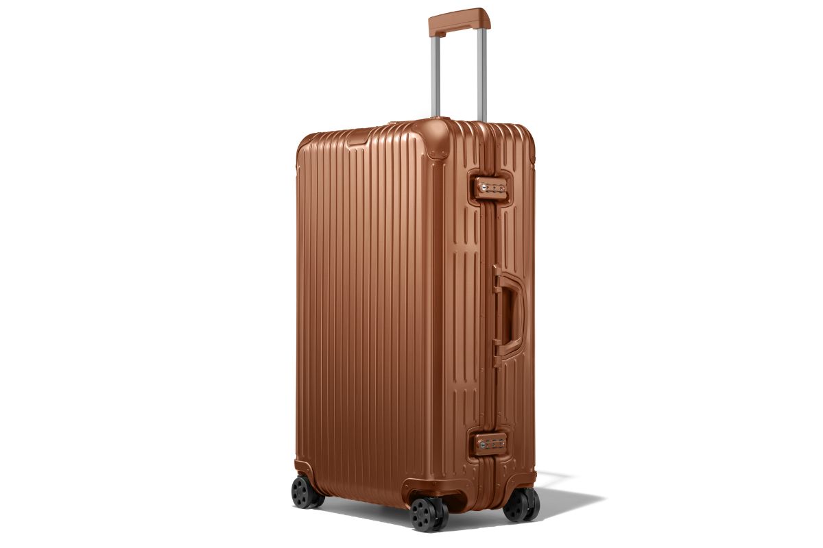 リモワ「オリジナル チェックインL ブロンズ」￥281,600／H79×W51×D27.5㎝／86ℓ​／6.2㎏