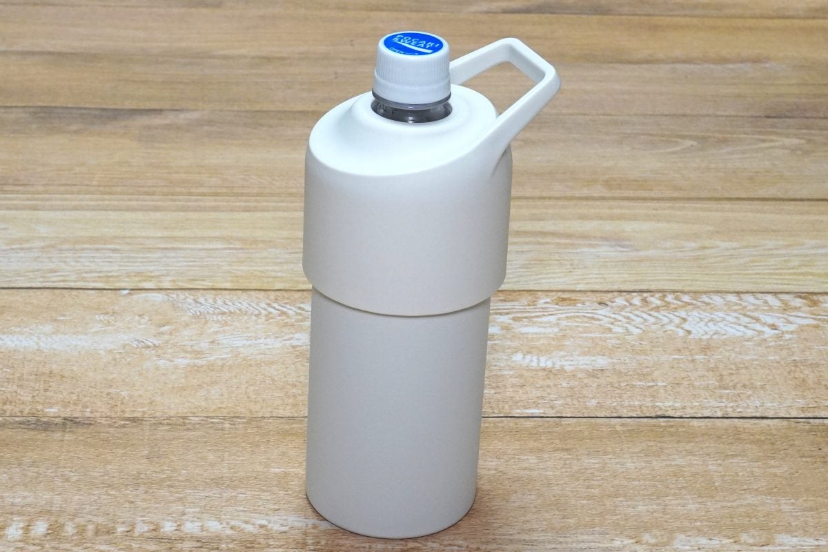 無印良品「冷やしたまま持ち運べる　ペットボトル用保冷ホルダー」