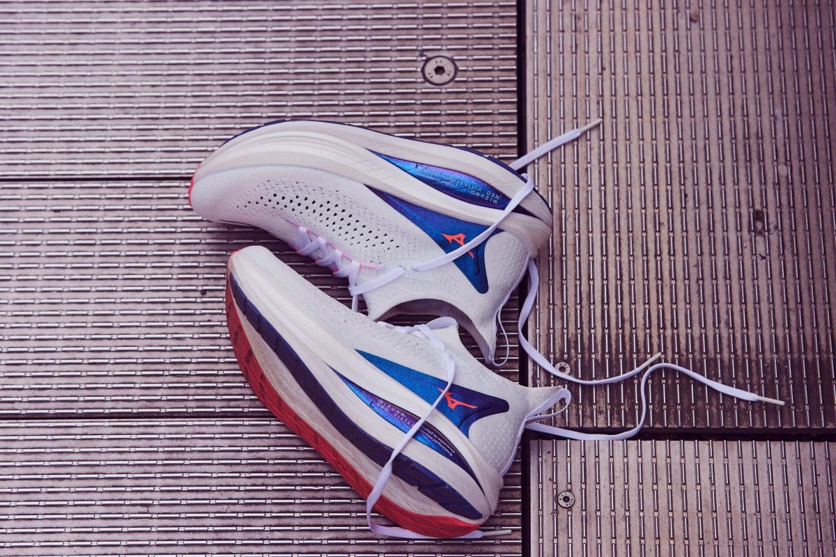 【厚底ランシューの最新モデル】ミズノがスーパートレーナーの第2世代をローンチ!クッション性&反発性がさらに向上