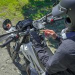 専用アプリを使用したスマートフォンとの接続機能によって車両状況やライディングの記録、また電話着信・メール＆メッセージの受信通知も可能。