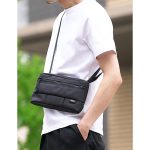 ショルダーストラップを取り付ければ、サコッシュに