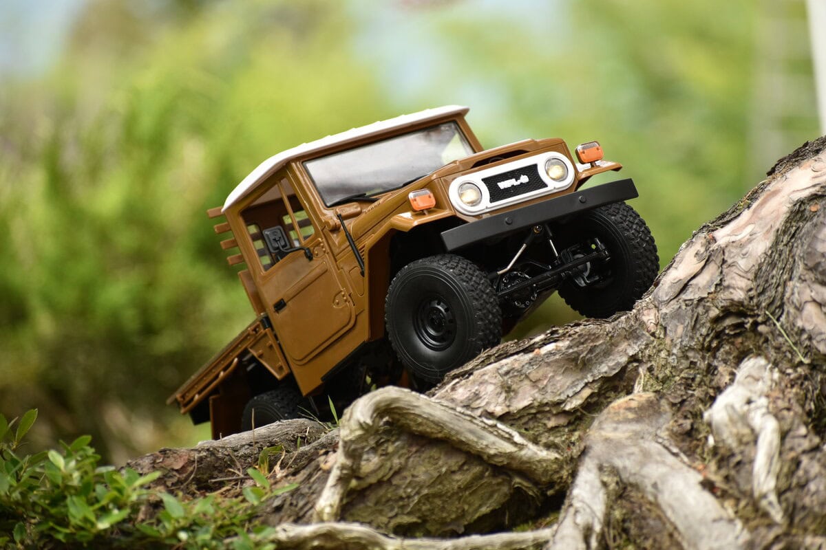 直線的なボディライン、クラシカルなライト周りなど、細部にわたるディテールが1/12スケールで丁寧に再現
