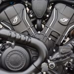 トルク感のある力強い走りを味わえる999ccの水冷Vツインエンジンを搭載