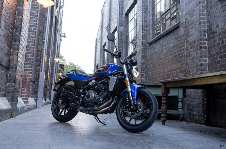 2025年のニューカラーを纏った「X350」モデル