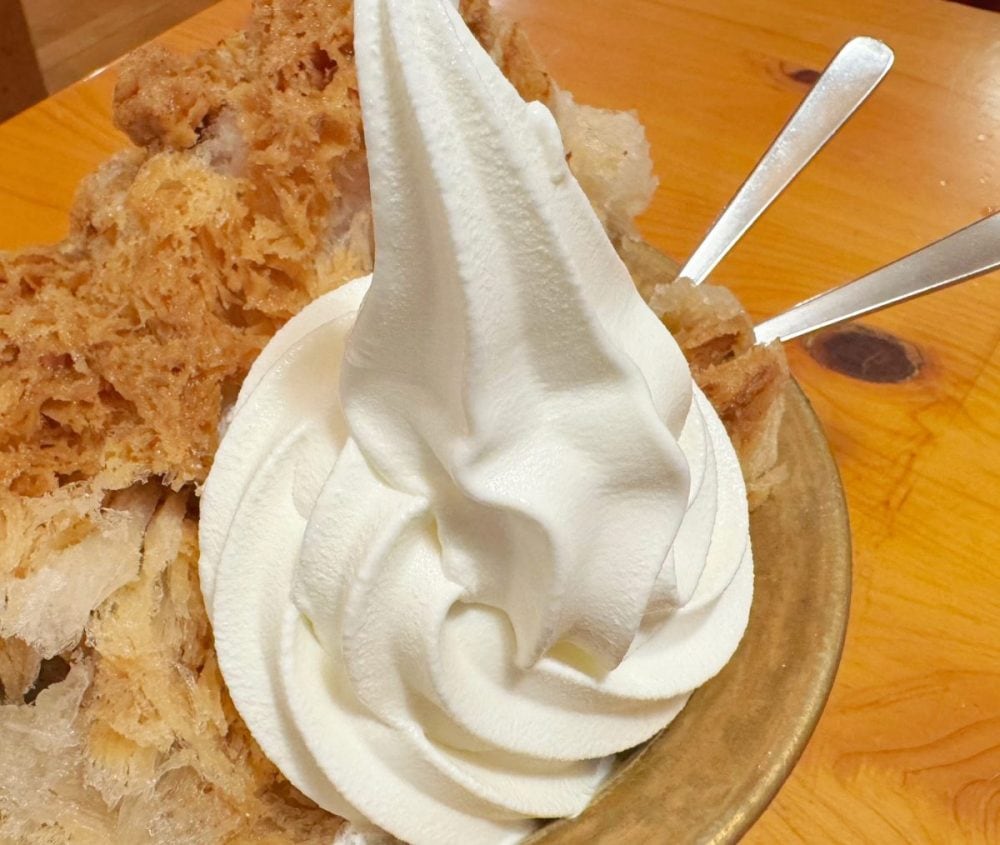 ソフトクリームトッピングをしてミルクの風味を足しながら食べるとより美味しさを感じるのでおすすめ