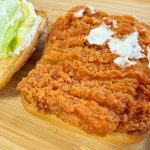 マクドナルドではおなじみのチキンパティとレタスのコンビ