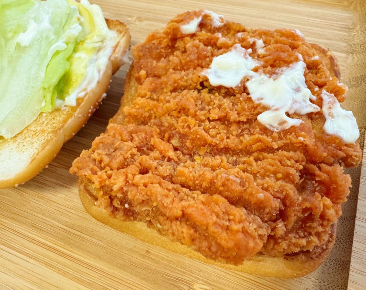 マクドナルドではおなじみのチキンパティとレタスのコンビ