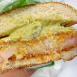 このバーガーの肝となるアボカドマヨは、ハラペーニョの爽やかな辛みとスパイスやレモン果汁も加わって、まろやかなのにすっきりとした余韻を残す、やみつき感満点な味わい