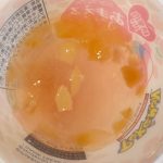 ピーチゼリーのちゅるんとしたのど越しと、桃果肉のジューシーな甘みを交互に楽しむことができます