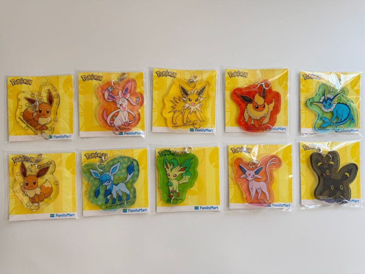 激レア⭐︎ファミマ限定タオルインポーチ2個、ブイズアクリルチャームフルセット 争奪戦必至」“ファミマ×イーブイ”キャンペーンの限定商品