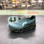 第1位　「本気度がヤバすぎる」注目のトリプルコラボスニーカー爆誕！オンの“Cloudmonster 2 PLEASURES x The Loop”をエディターが試し履き