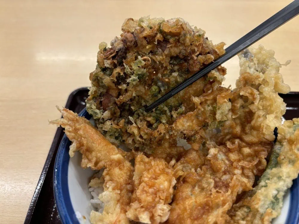 第1位　「1000円ちょいでこんなに豪華」ほたるいか×あおさ×たまねぎの三位一体が絶品すぎる…“天丼てんや”初夏限定メニューを実食レポート