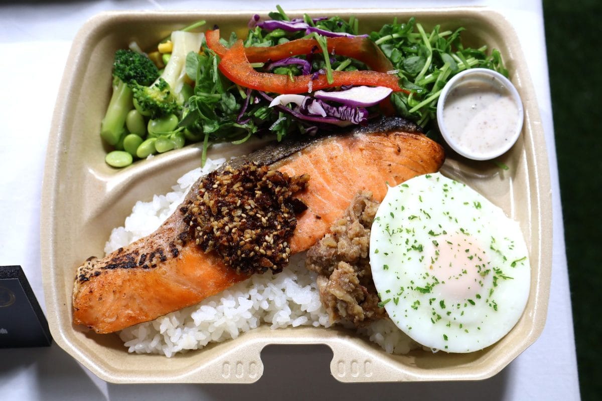 SOMY’S DELI　「8種野菜のザクザクゴマ醤油サーモン弁当」　