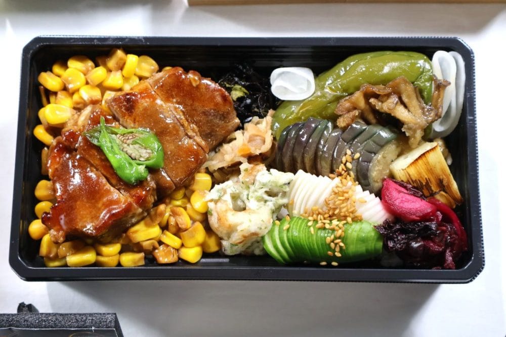 細川出飯社「画廊弁当（トンテキバターコーン弁当）」　