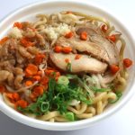 このままでも背脂ニンニクたっぷりだけど……