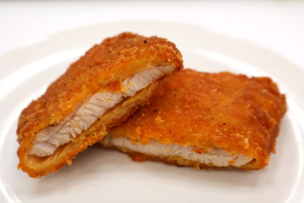 じわじわと辛さが楽しめる「ファミチキレッド」