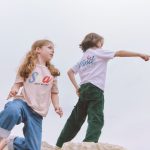 プチバトー×ウィンダンシー「半袖Tシャツ ベビー」￥5,500、「半袖Tシャツ キッズ」￥6,600～、「半袖Tシャツ ⼤⼈⽤」￥7,700