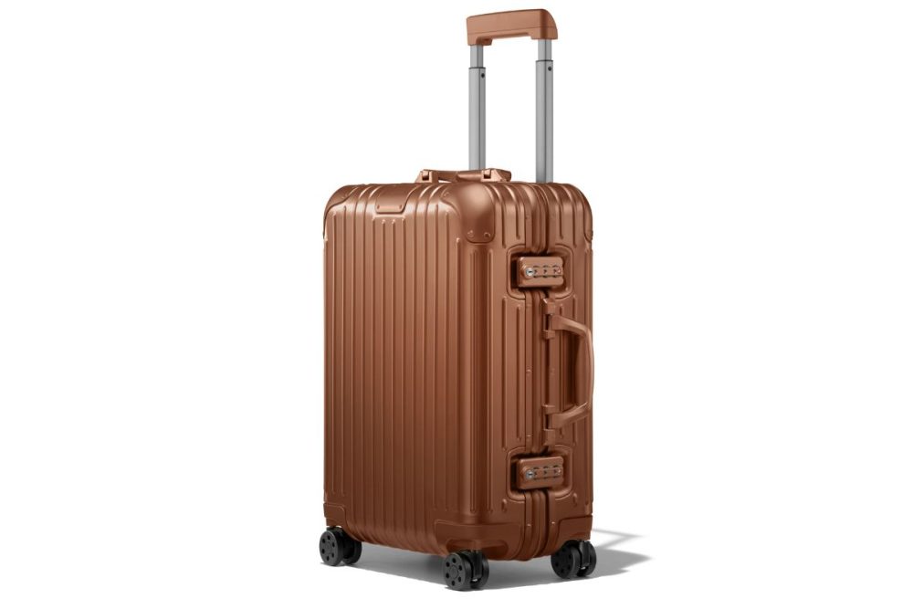 リモワ「オリジナル キャビン ブロンズ」￥224,400／H55×W40×D23㎝／35ℓ​／4.3㎏
