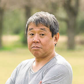 「乗り物ライター　近藤暁史さん」

新車、雑ネタを中心に、タイヤが付いているものならなんでも守備範囲。洗車・メンテナンスなどにも精通する。