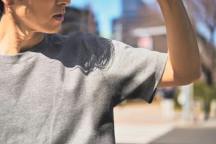 第2位　「汗ばむ夏の絶対定番が強化」グレーのTシャツでも“汗染みが目立たない”ってすごい…ナノ・ユニバースのアンチソーキッドが優秀すぎる