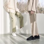 ミニマルでベーシックなデザインは、ジャケットスタイルなどきれいめな着こなしとの相性も抜群