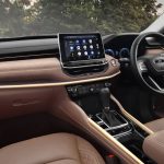 エンペラドールブラウン色のプレミアムレザーシートやスウェード素材のインストルメントボルスターを採用