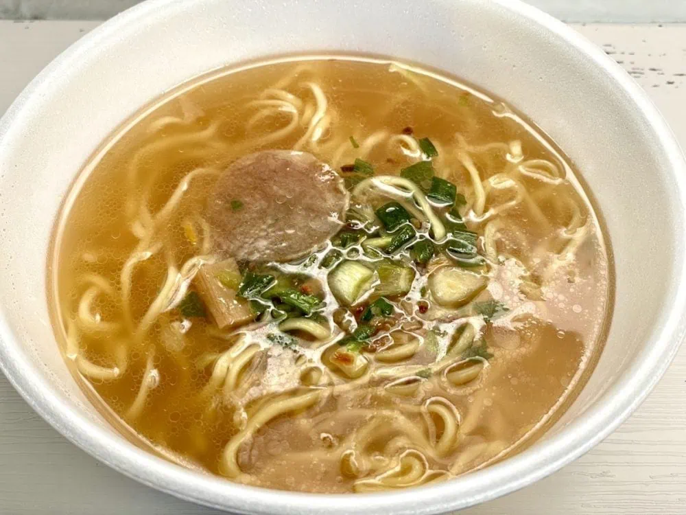第1位　「このカップ麺、見つけたら即買い必至」即席麺マニアおすすめ“あのお店でしか買えない限定カップ麺”ベスト3【1位は塩ラーメンのキングが作る激ウマ】